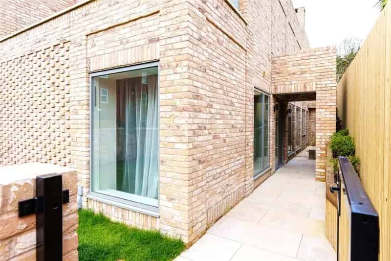 3 Bedroom Semi Detached House Preston Park Avenue