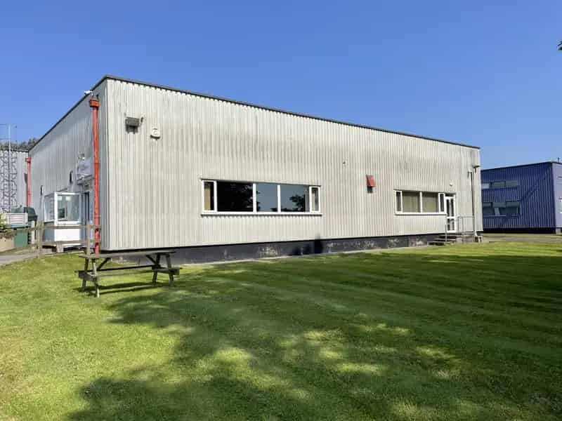 Semi Detached Office Building Ample Parking Flexible Layout
