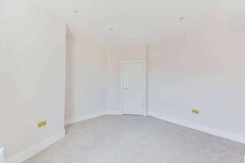 2 Bed Flat for Sale near Stockwell Station