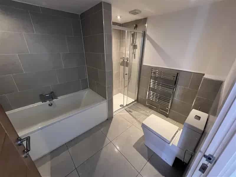 Stunning 3-Bed House in Jewellery Quarter Secure Gated Development