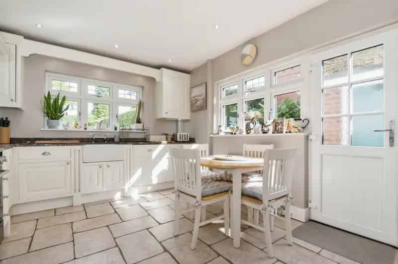 Stunning 3-Bedroom Detached House in Bitterne