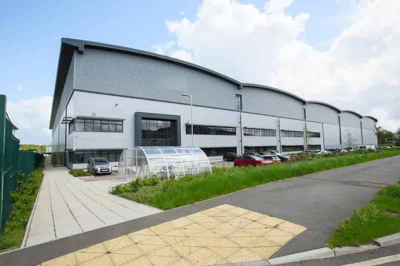 Warehouse for rent near M40 J11