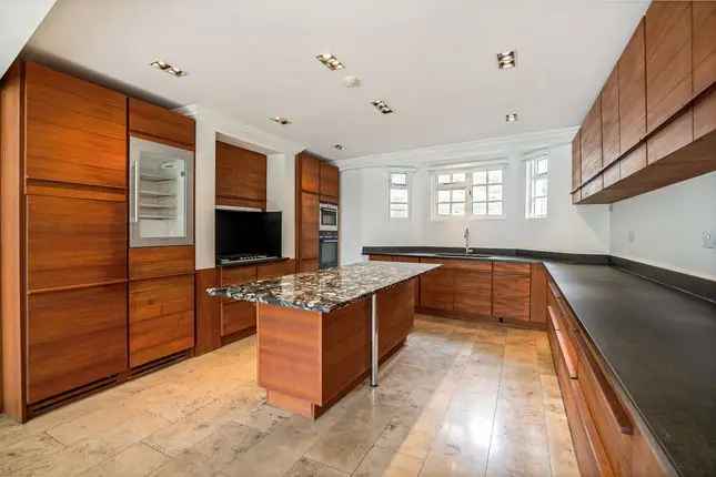 Four Bedroom Victorian House for Sale in Hamilton Gardens London NW8