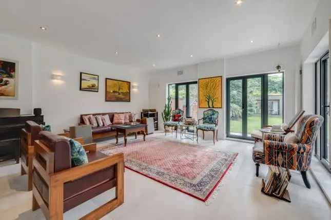 Flat for sale in Randolph Avenue, Paddington W9