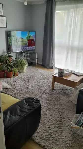 3-Bedroom Maisonette Near Schools and Bracknell Train Station