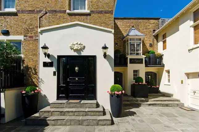 Detached house to rent in Frognal, Hampstead, London NW3