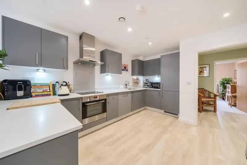 2-Bedroom Apartment near Queens Road Peckham Station