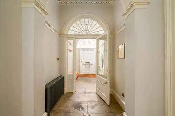 Elegant Edinburgh Townhouse  High-Spec Finish Period Features