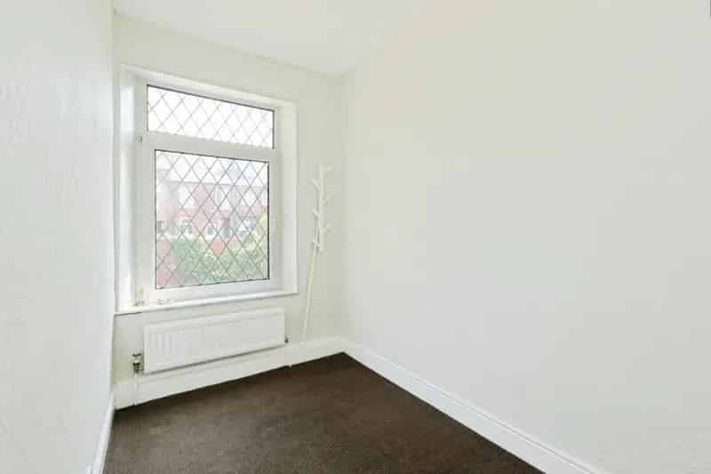 3 Bed Mid Terrace House for Sale No Onward Chain