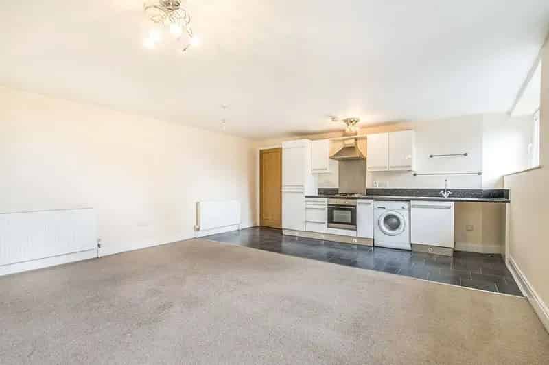 2 Bedroom Flat for Sale Morley West Yorkshire LS27