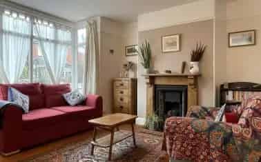 3 Bedroom Semi Detached House with Studio Office