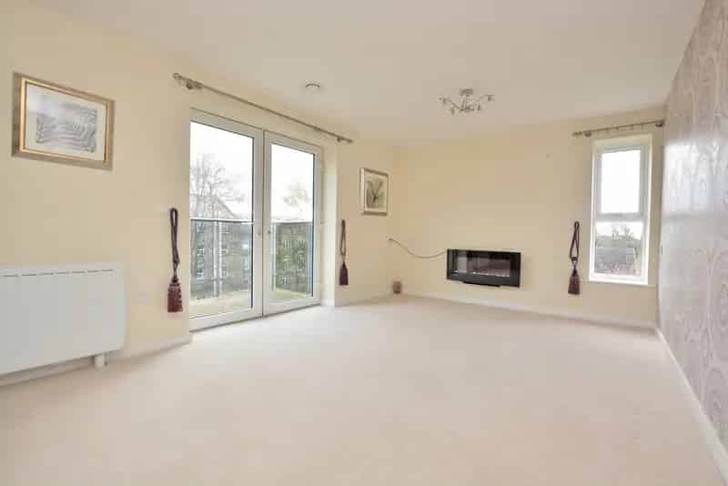Luxury 2-Bed Retirement Apartment with On-Site Amenities