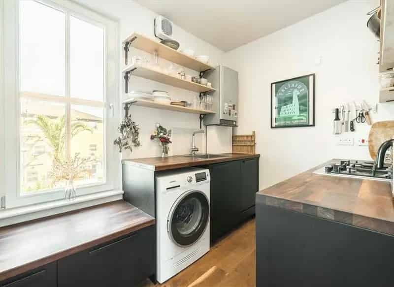 One Bedroom Flat Kennington Share of Freehold Allocated Parking