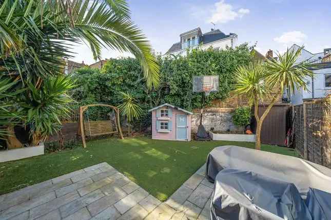 Family Home near Clapham South Large Garden 3 Bathrooms