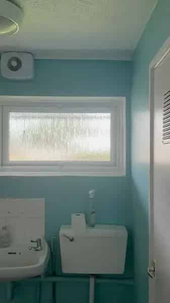 2 Bedroom Ground Floor Flat Near Park with Parking