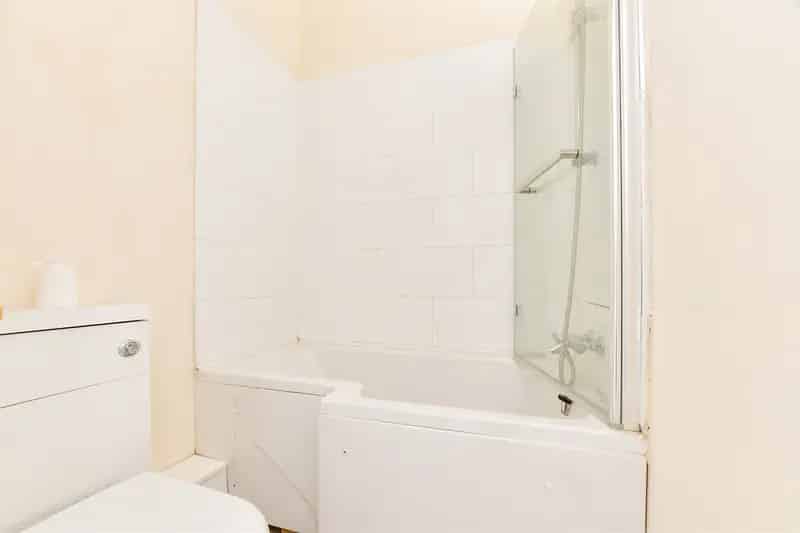 7 Bedroom Semi Detached House 6 Flats Freehold Auction