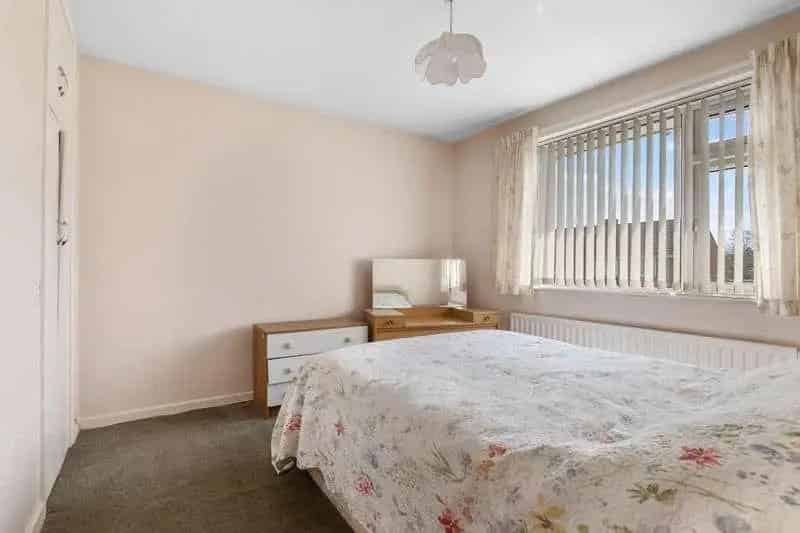 3 Bed House for Sale - Extensive Garden & Garage