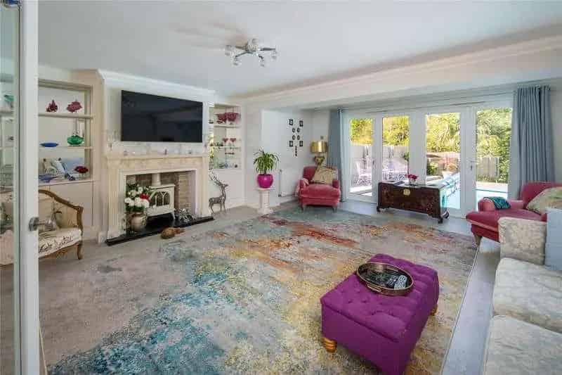 4 Bed Detached House For Sale - Family Home with Pool