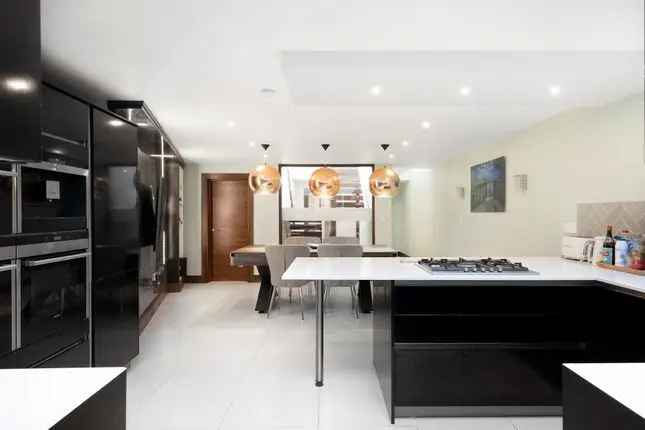 3-Bedroom House for Sale near Clapham Common