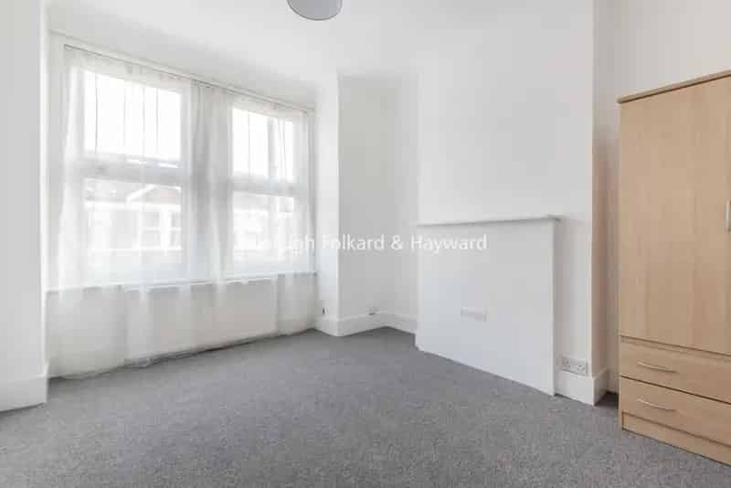 3 Double Bedroom House Near Tooting Broadway Station