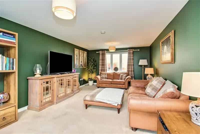 4 Bed Detached House with 2 Reception Rooms in Winchburgh