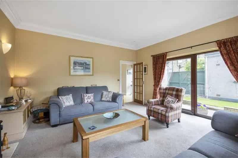 4 Bed Detached House with 4 Reception Rooms and Large Garage