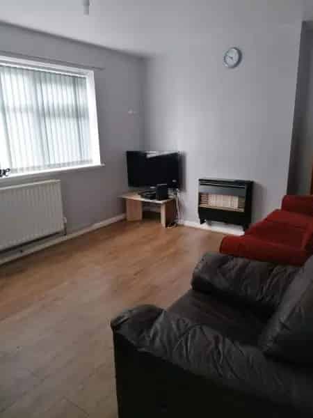 3 Bed House with Drive and Loft Conversion Potential