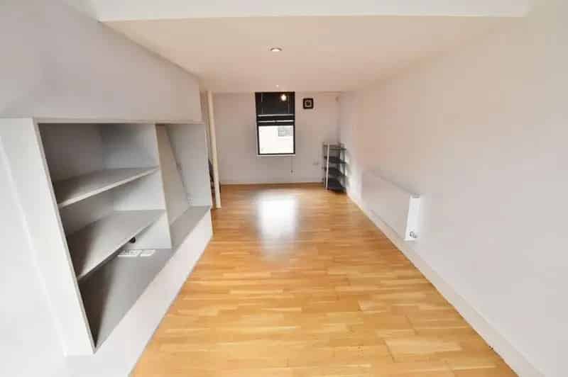2 Bedroom House To Let Salford