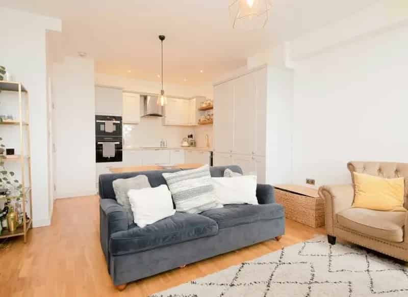 Large Double Bedroom Apartment near Limehouse Station