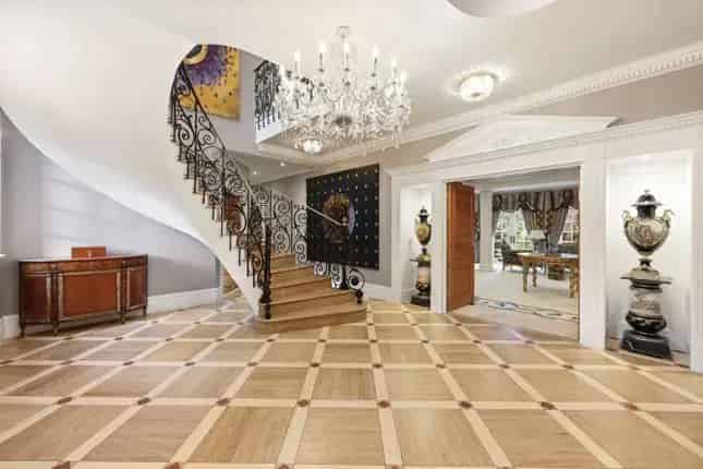 8 Bedroom Detached House for Sale in London