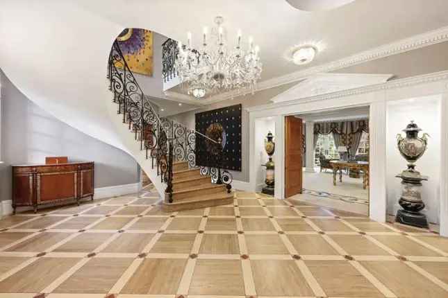 8 Bedroom Detached House for Sale in London