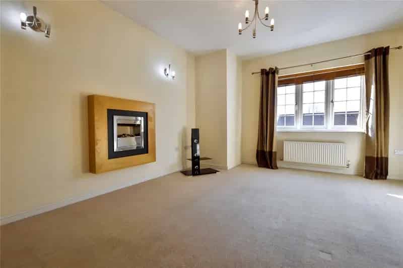 Two Double Bedroom Apartment in Castle Lodge