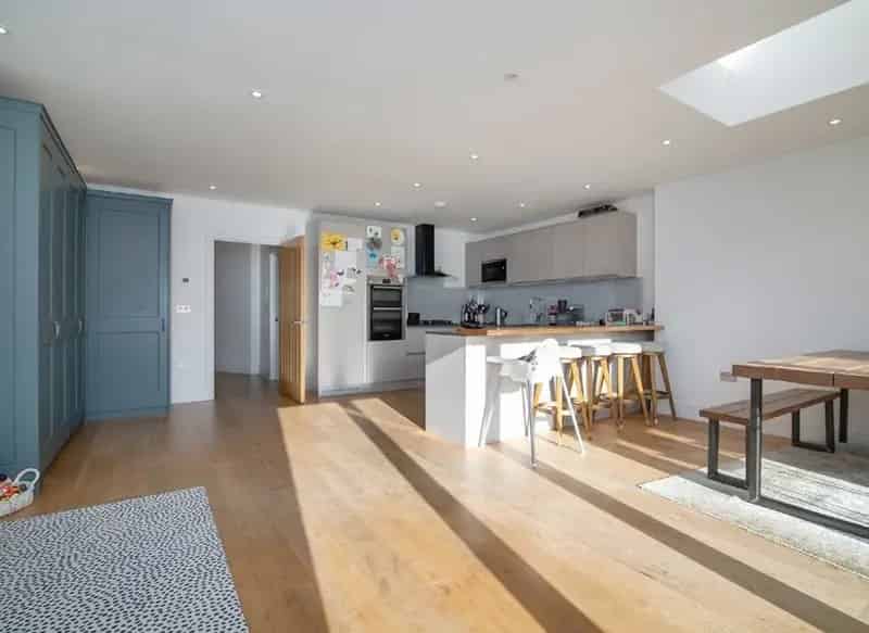 Four Bedroom House With Garden