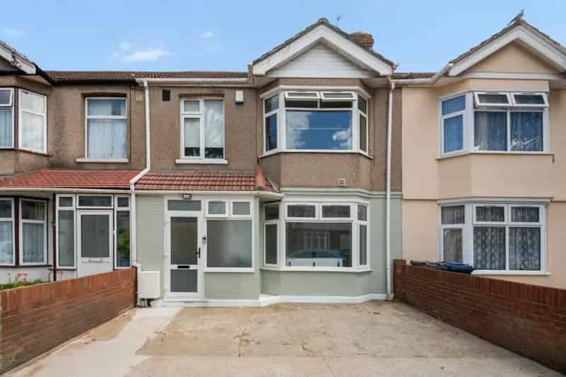 3 4 Bedroom House For Sale Southall Immaculate Move in Ready