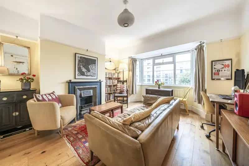 2-Bedroom Apartment in Goodwood Mansions Brixton