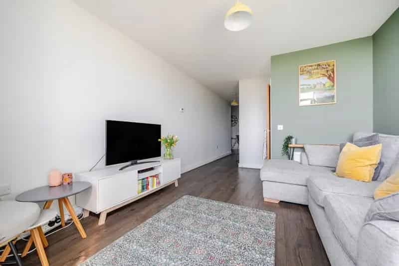 Two Bedroom Apartment with Balcony and Secure Parking