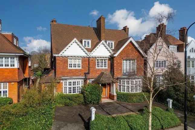 Flat for sale in Eton Avenue, London NW3