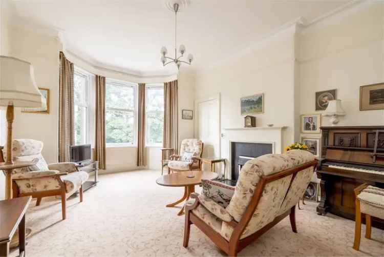 5 Bed Flat - Upper with 2 Reception Rooms