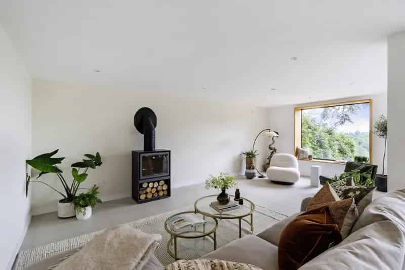5 Bedroom Detached House with 2 Acres and Stunning Views