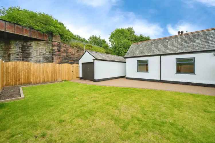 Bungalow For Sale in Bradshaw Lane, England