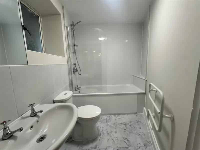 2 Bedroom Flat to Rent Clifton - Work From Home