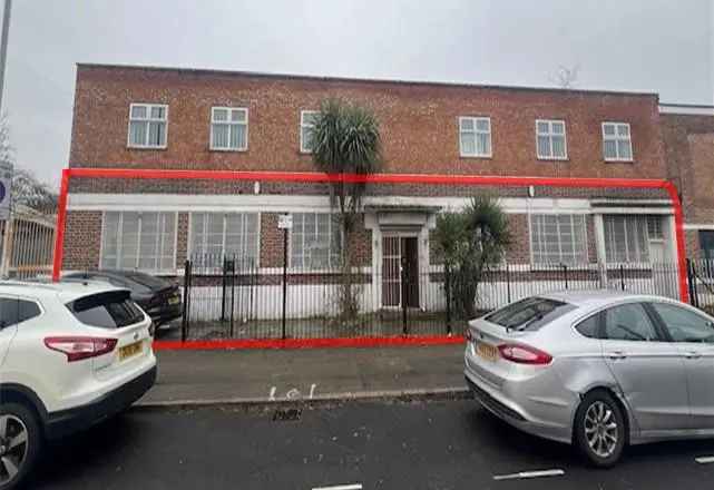 7000 sq ft Industrial Unit with Warehouse and Offices