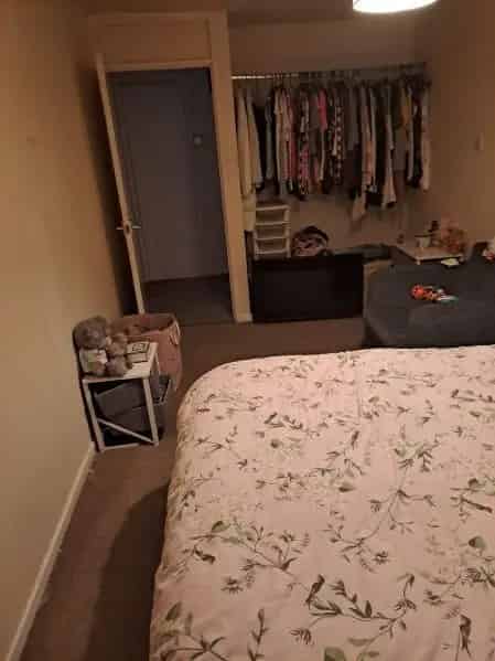 1st Floor Flat Near Amenities Quiet Area 20 min to Town