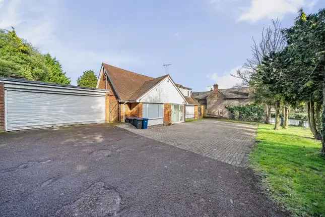 5 Bedroom Detached Bungalow with Tennis Court Totteridge London