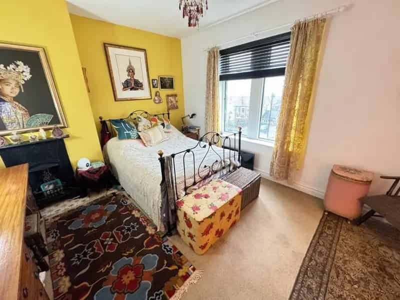 2 Bed Property for Sale Near Shipley Saltaire