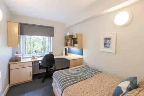 1 Room Flat 9m² Sheffield Small Double Bed Shower