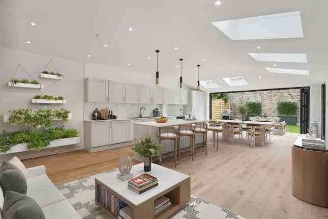 5 Bedroom Terraced House for Sale in London SW17