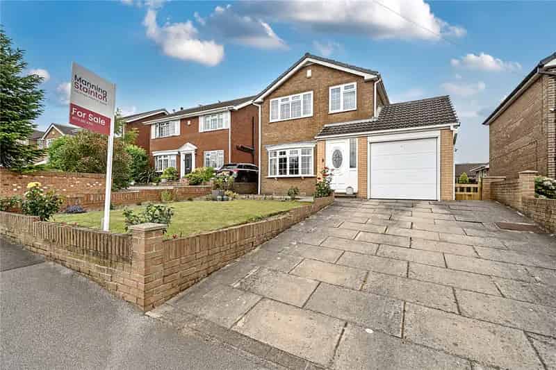 3 Bed Detached House Swillington Lane Picturesque Views Ample Parking