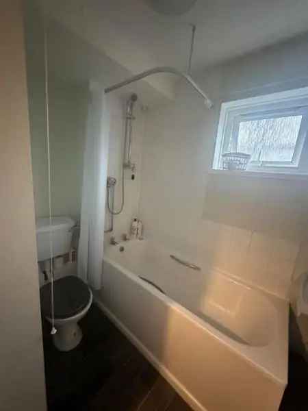 Flat For Rent in Metropolitan Borough of Solihull, England