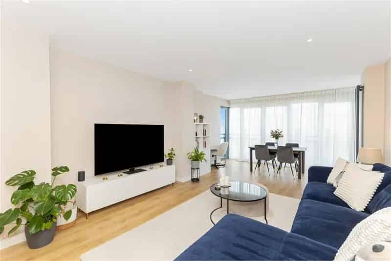 2 Bed Flat Panoramic Sea Views Secure Parking Modern Kitchen